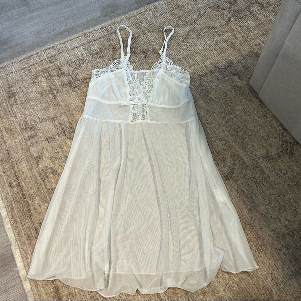Elegant White Lace Nightgown